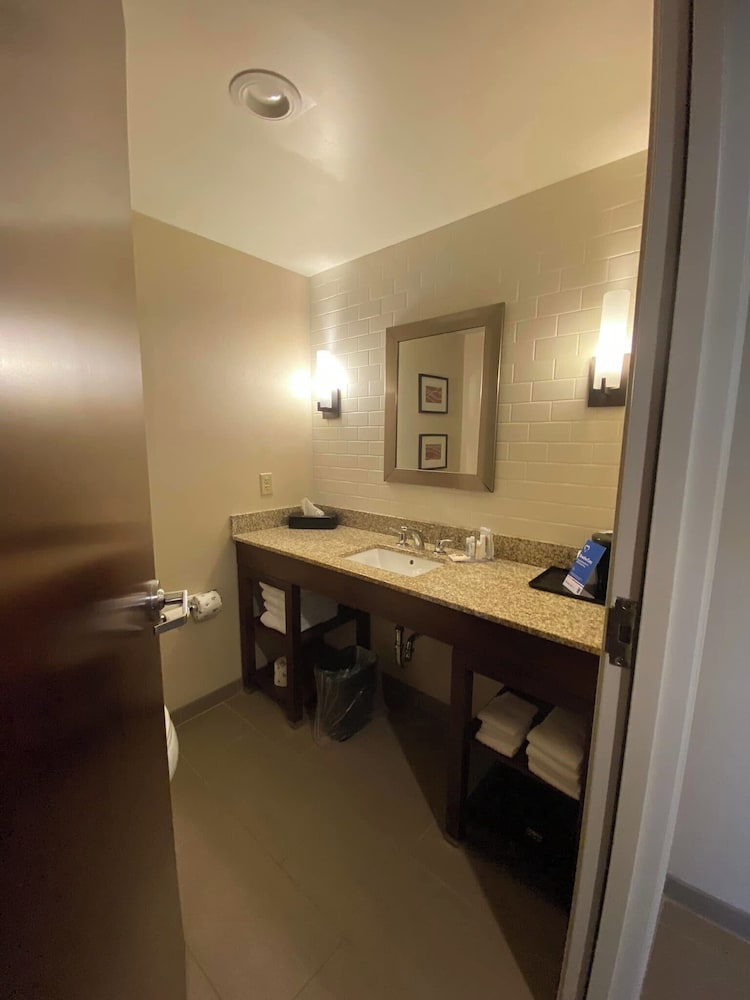 Comfort Inn & Suites Brattleboro I-91 47/47