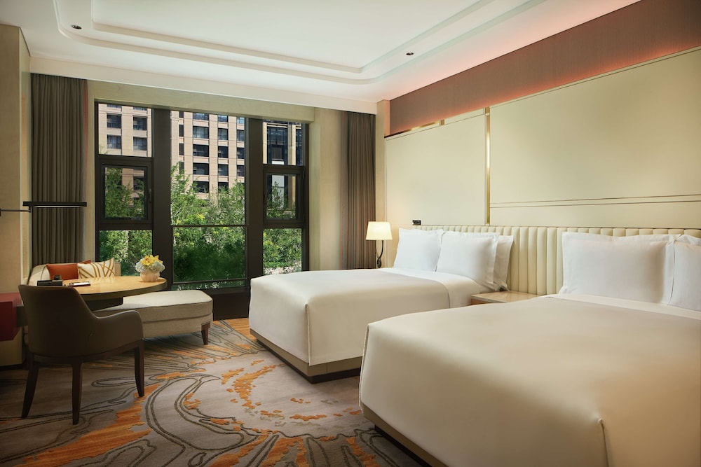 EXECUTIVE, 2 QUEEN BEDS