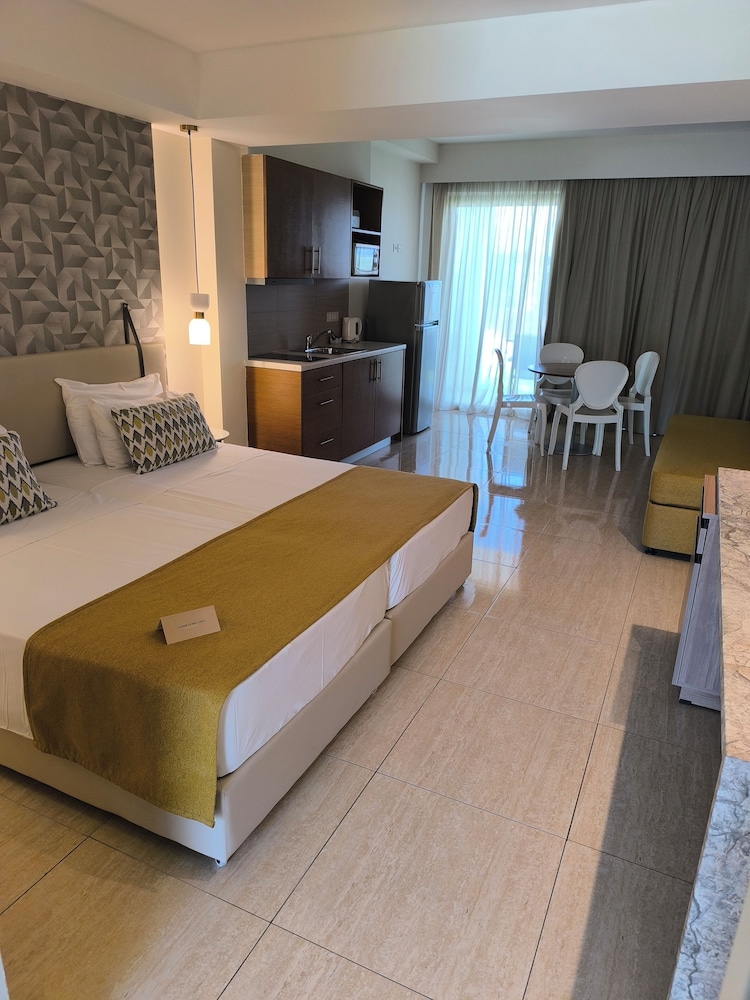Asterias Beach Resort 13/47