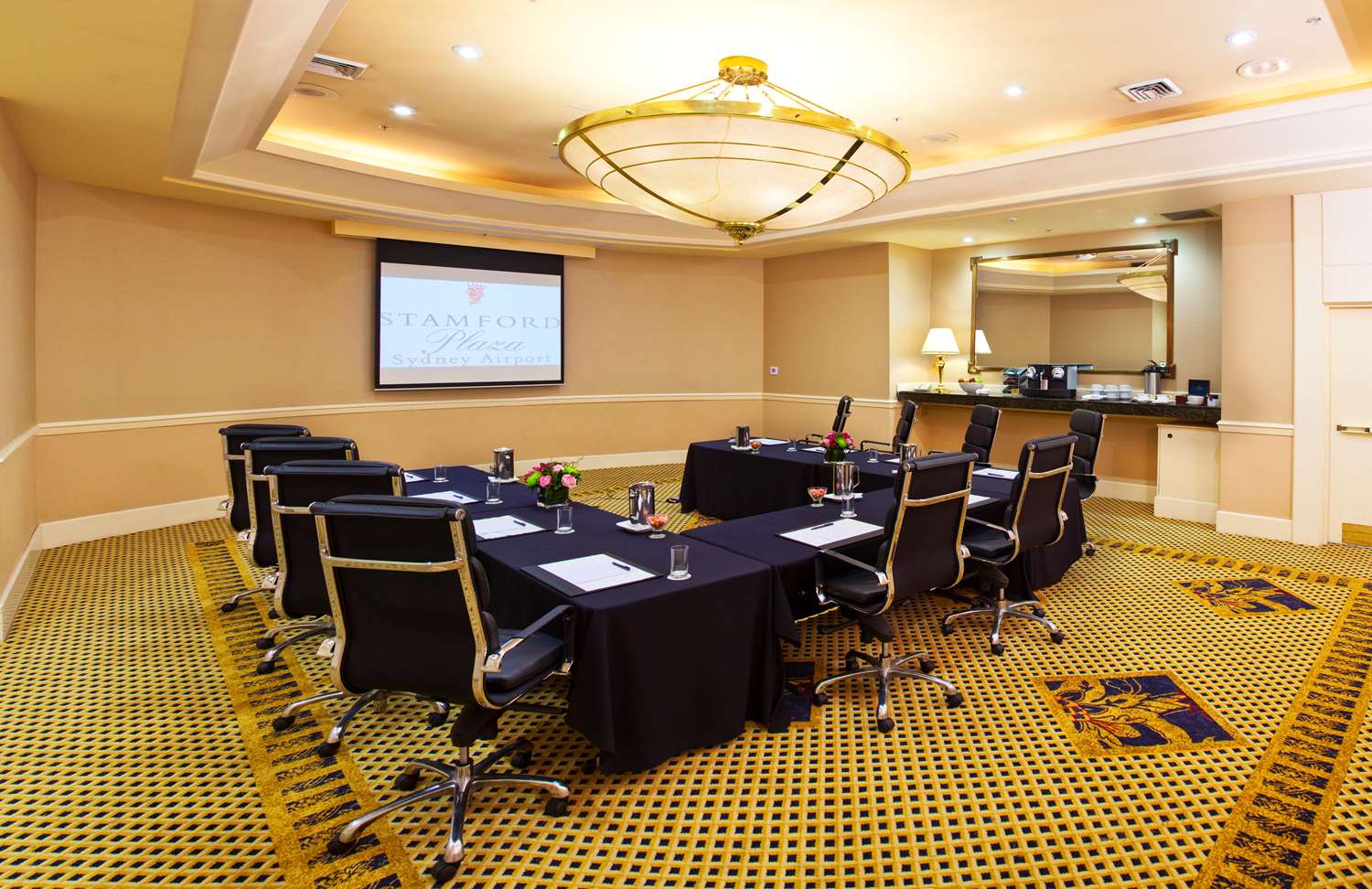Stamford Plaza Sydney Airport, WorldHotels Elite 39/58