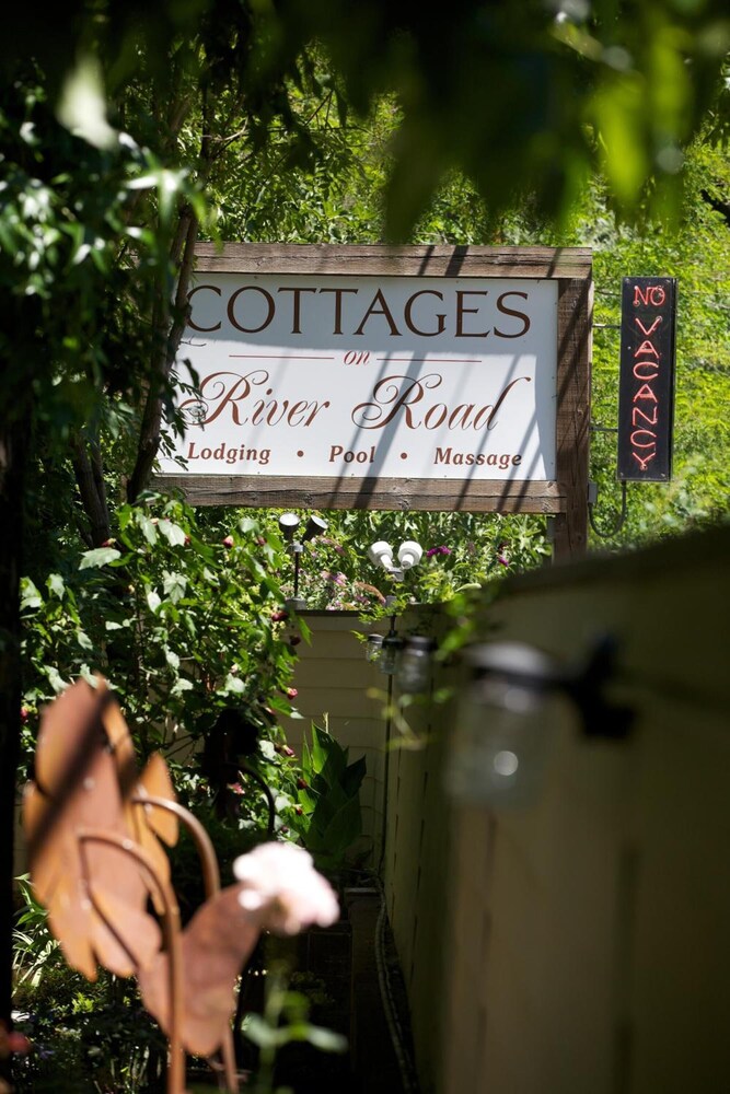 Cottages on River Road 5/59