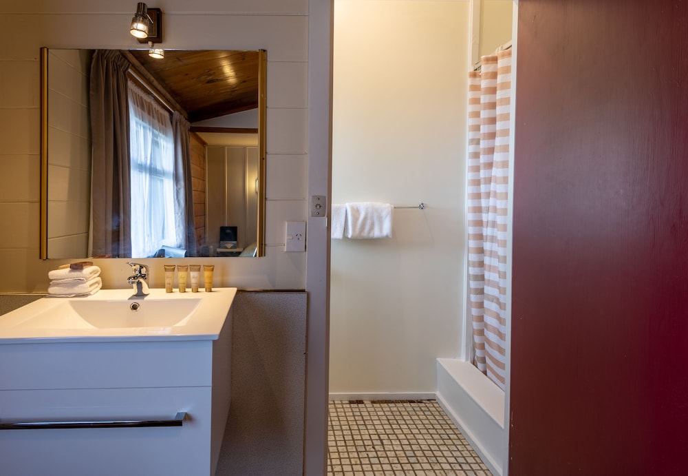 Cabin, 1 Double and 2 Bunk Beds، Skotel Alpine Resort 4/4