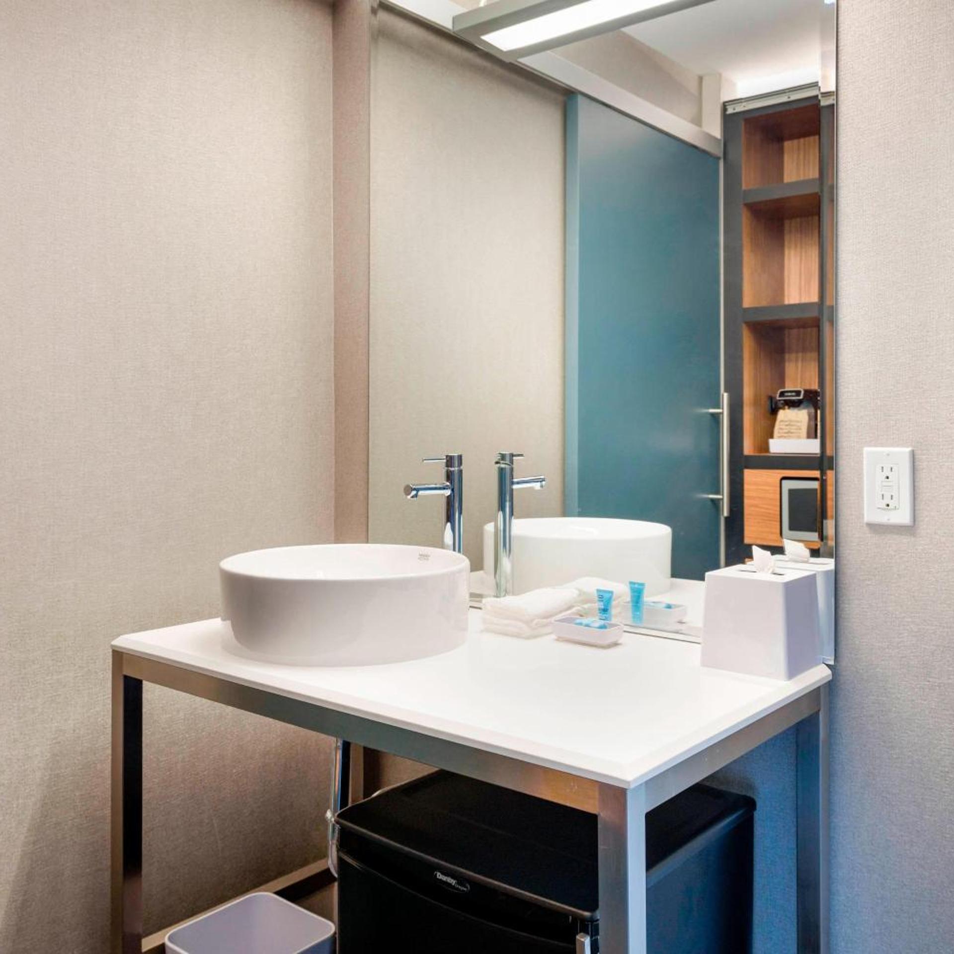 Aloft, Guest Room, 2 Queen Beds، ALOFT SEATTLE REDMOND 9/10