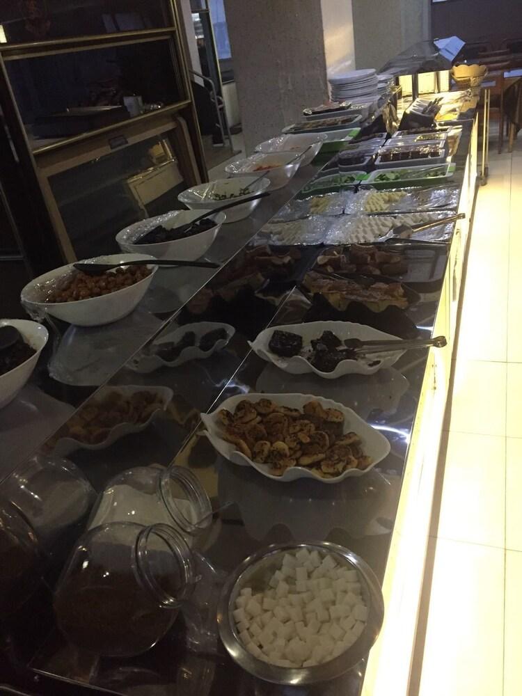 Katan Hotel 7/10