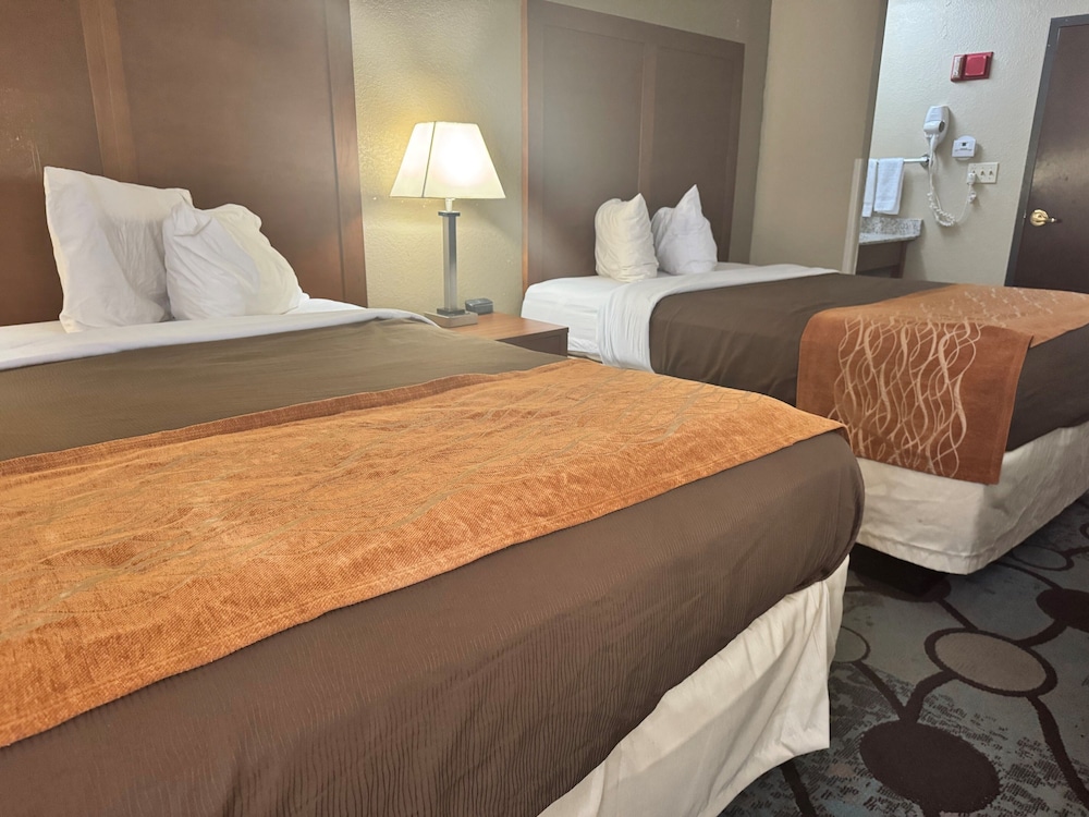 AmericInn by Wyndham Memphis East 8/33