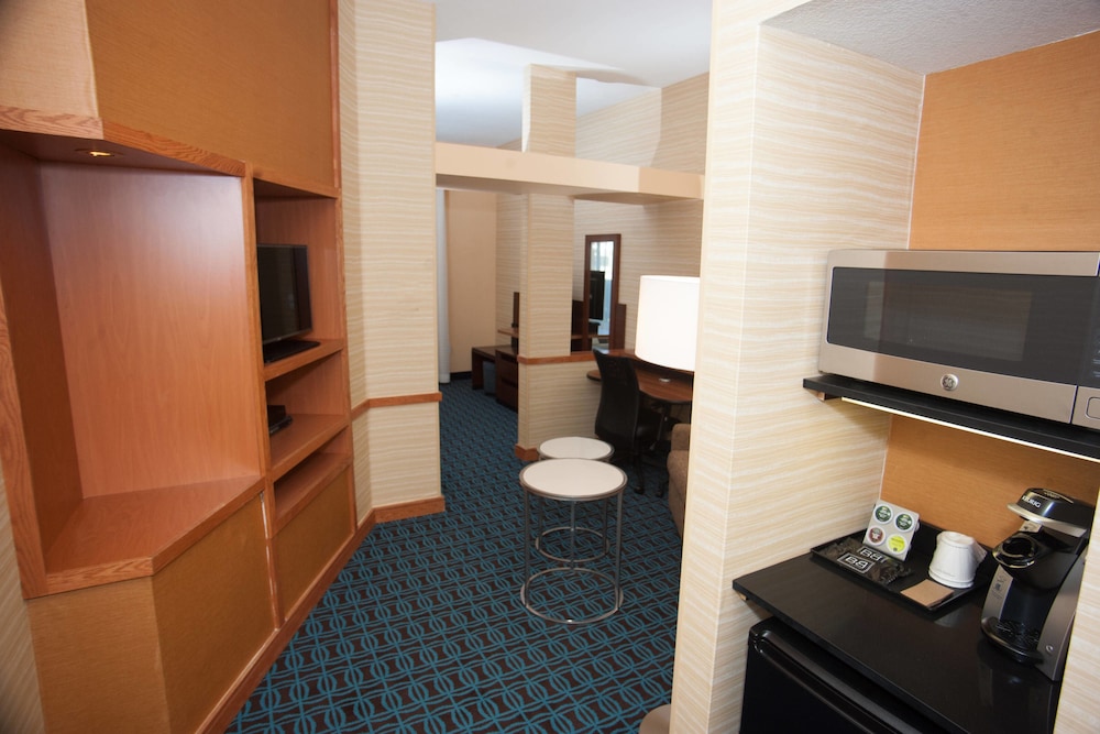Comfort Inn and Suites Akron South 26/39