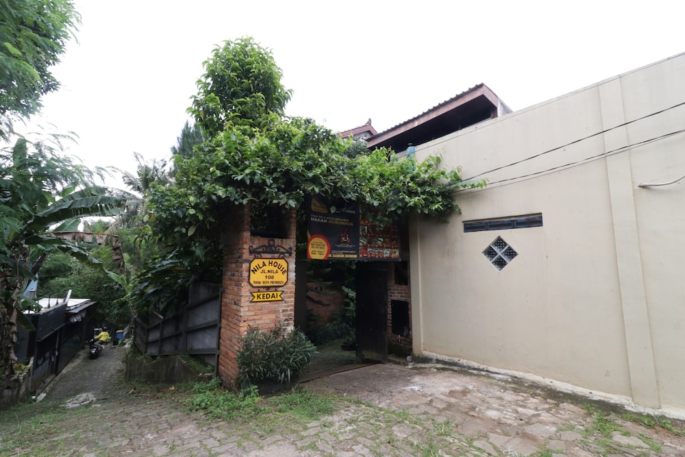 NILA HOUSE, Sharia Family Home Stay by ZUZU 1/73