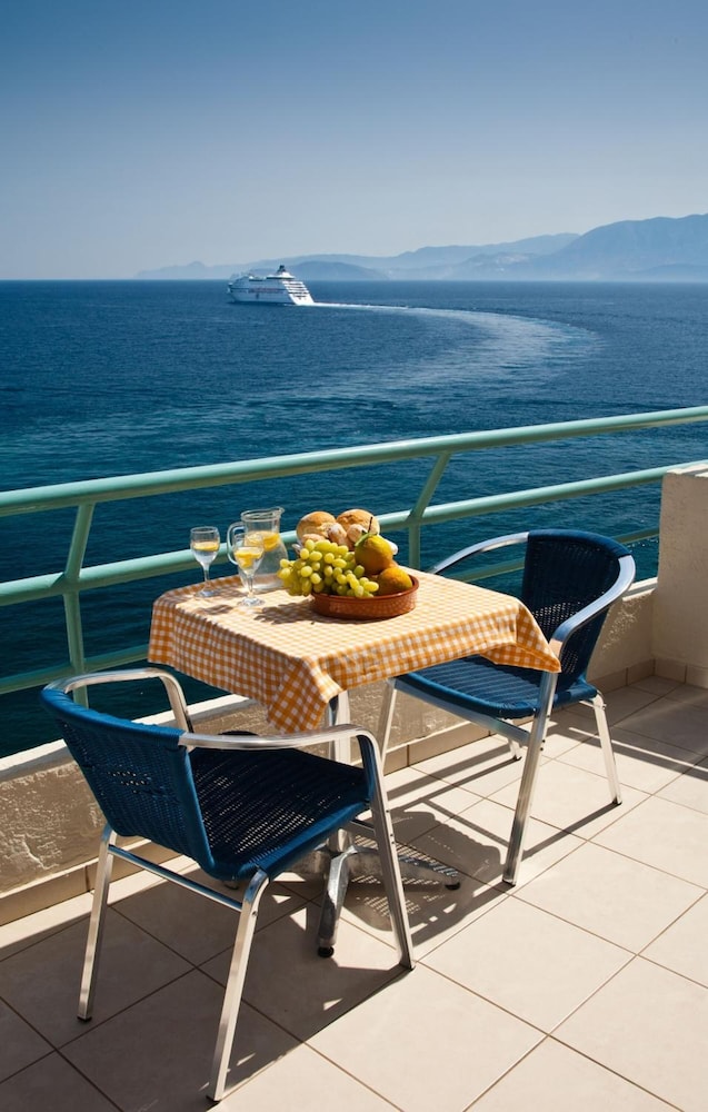 Creta Hotel 16/24
