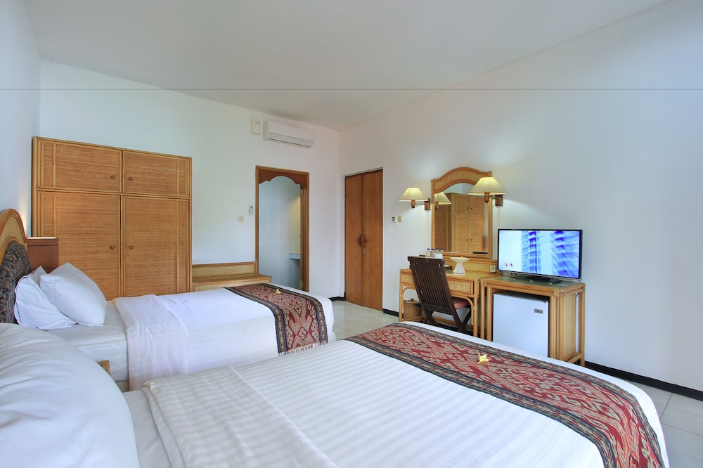Puri Naga Beachfront Cottages 34/65