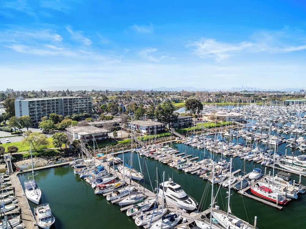 Marina Village Inn 42/50