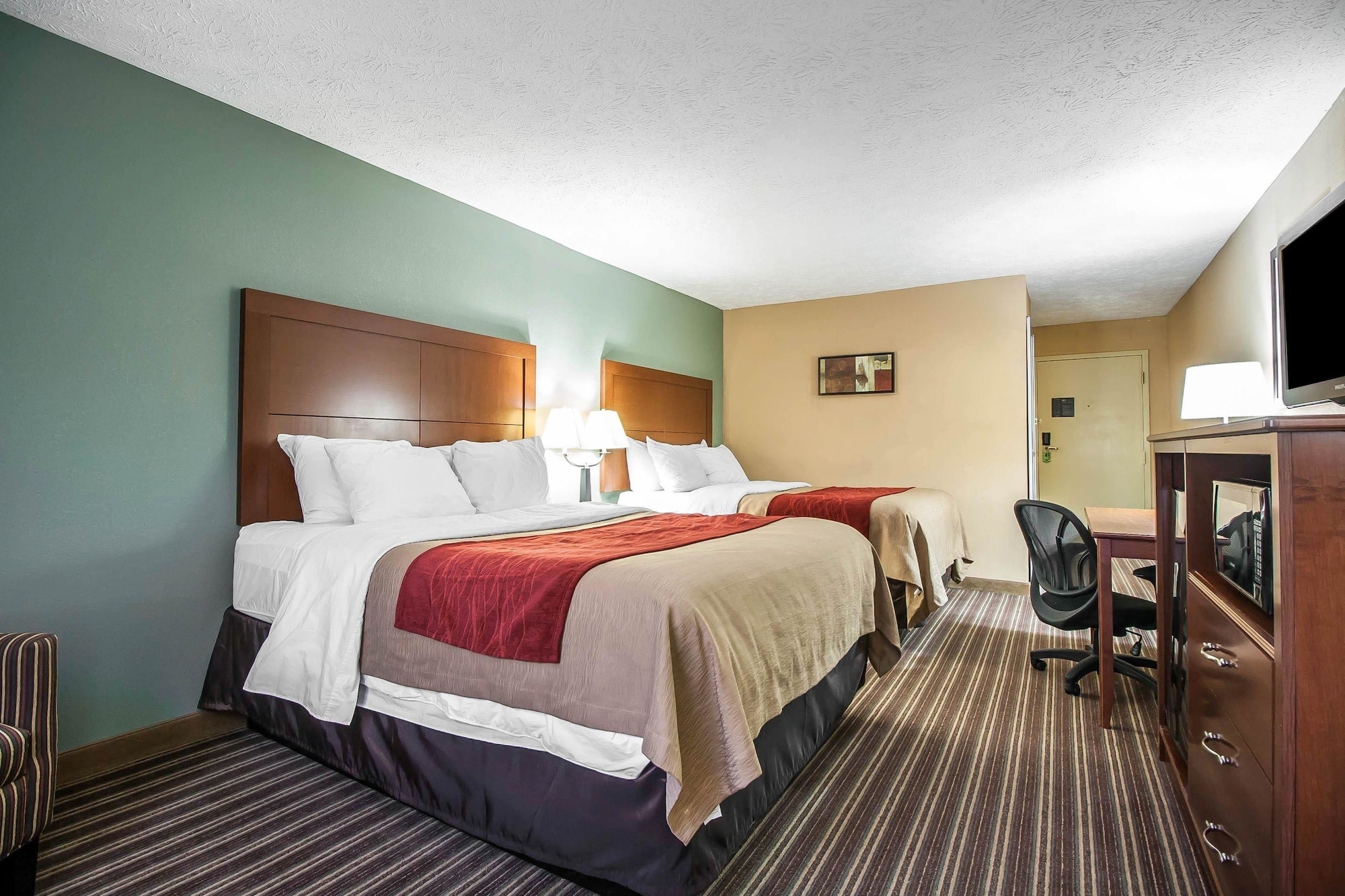 STANDARD, 2 QUEEN BEDS