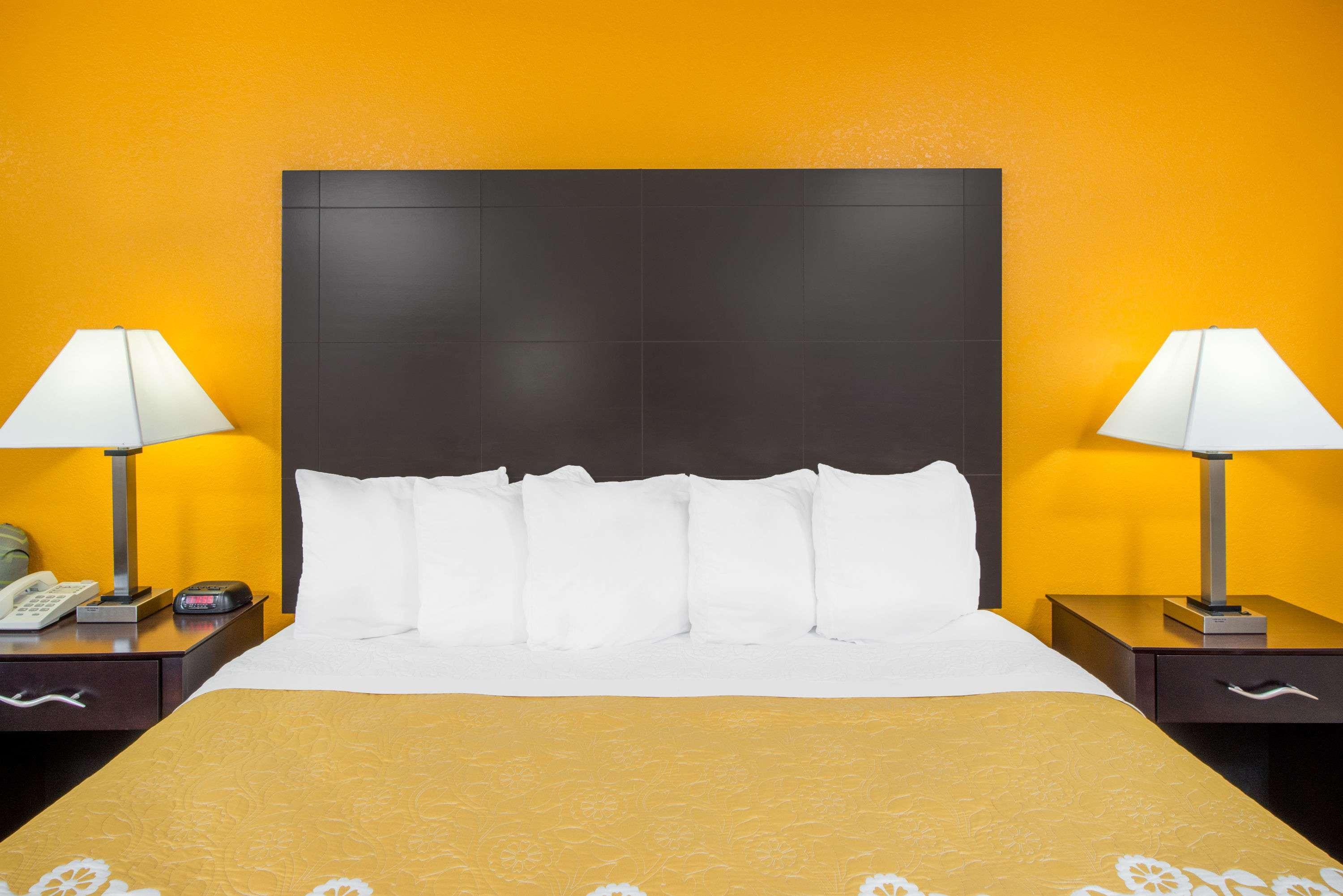 Days Inn by Wyndham Calvert City/Paducah East 7/15