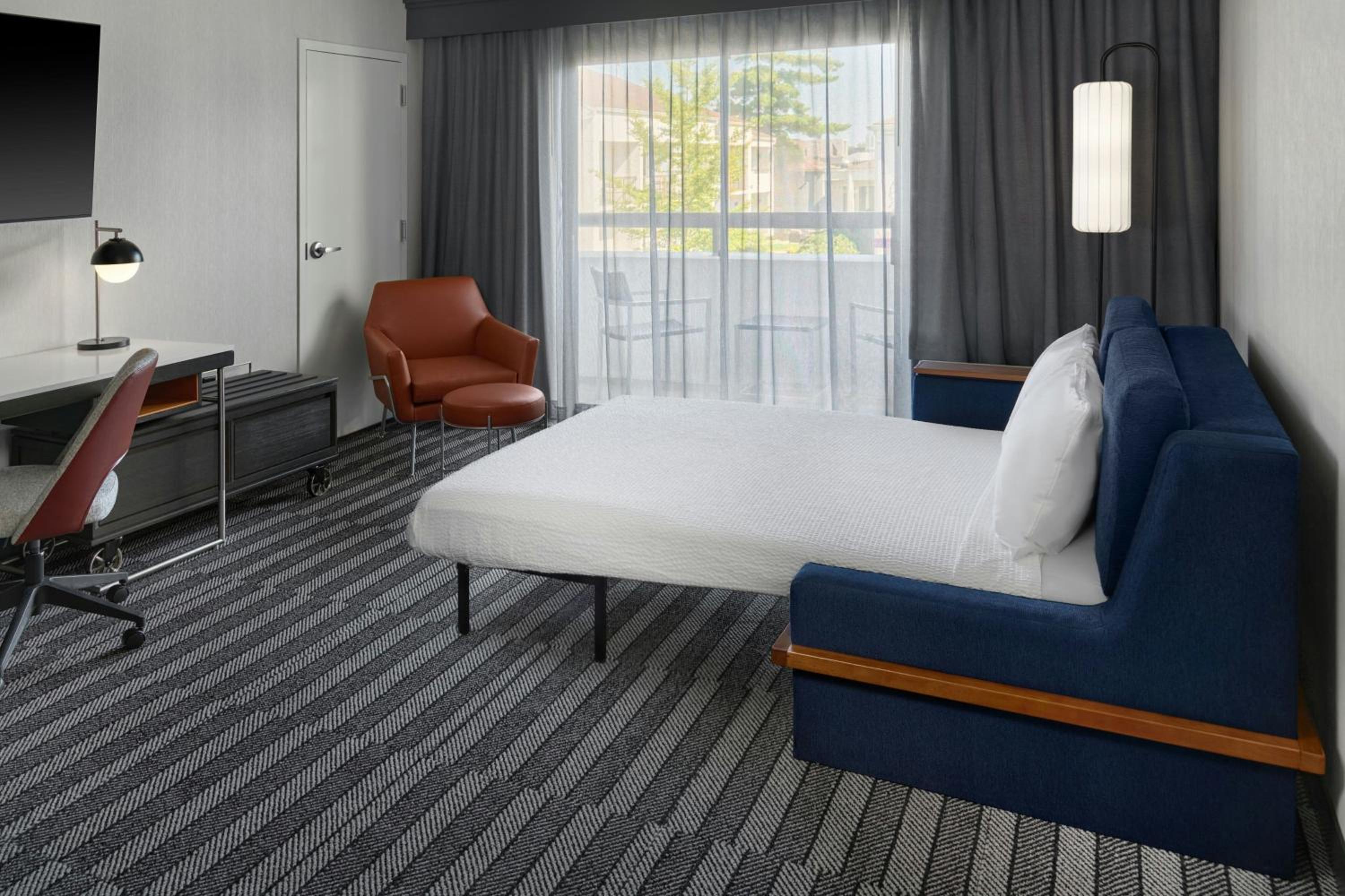 1 Bedroom, Suite, King Bed, Sofa