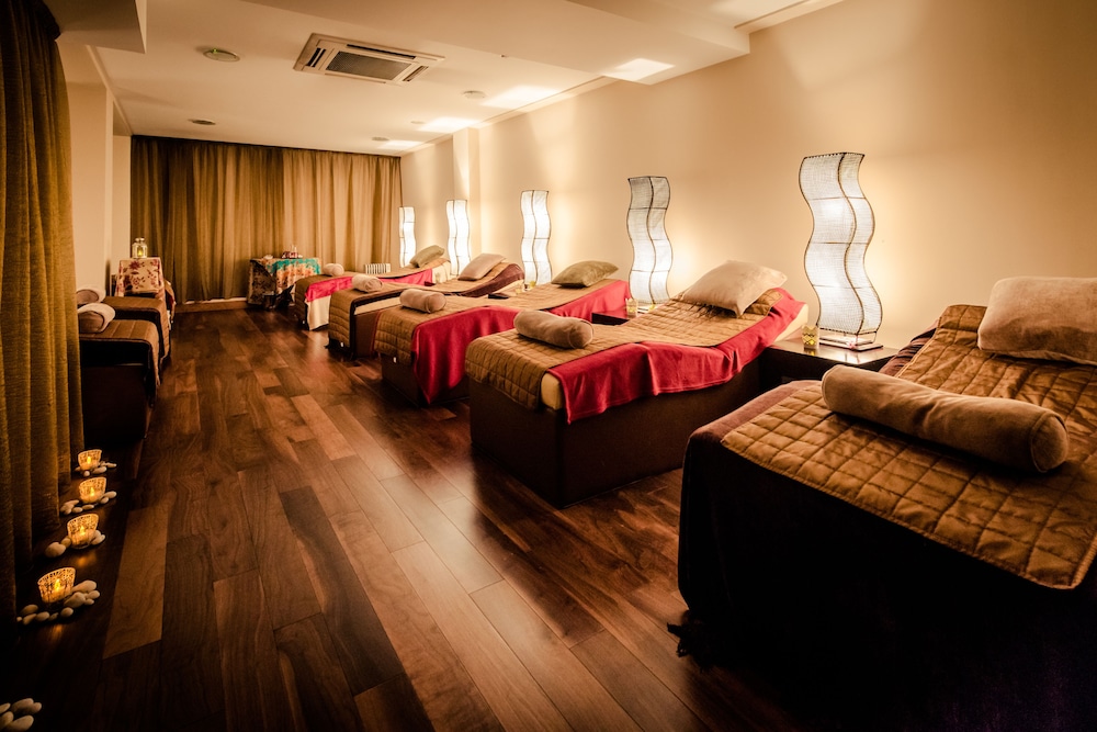Rochestown Lodge Hotel 14/32
