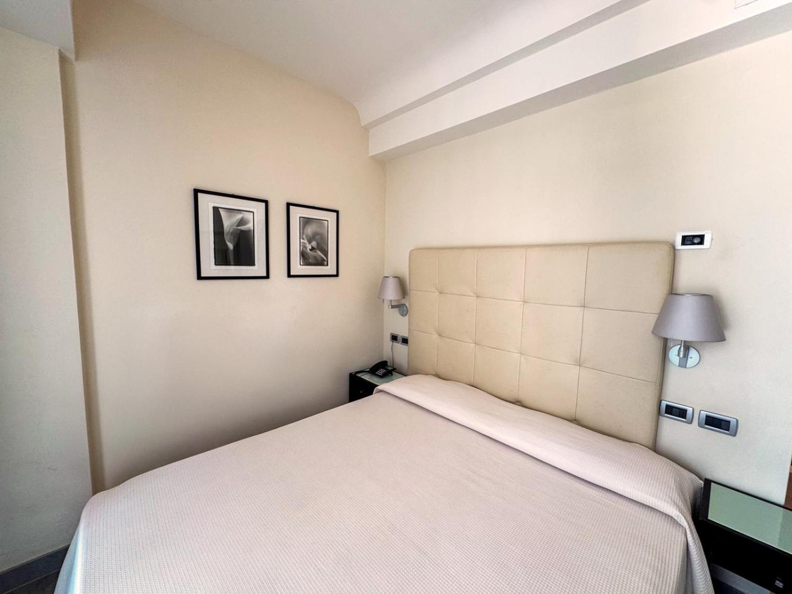 Room, Double Bed, Lateral Side Sea View, Pool View
