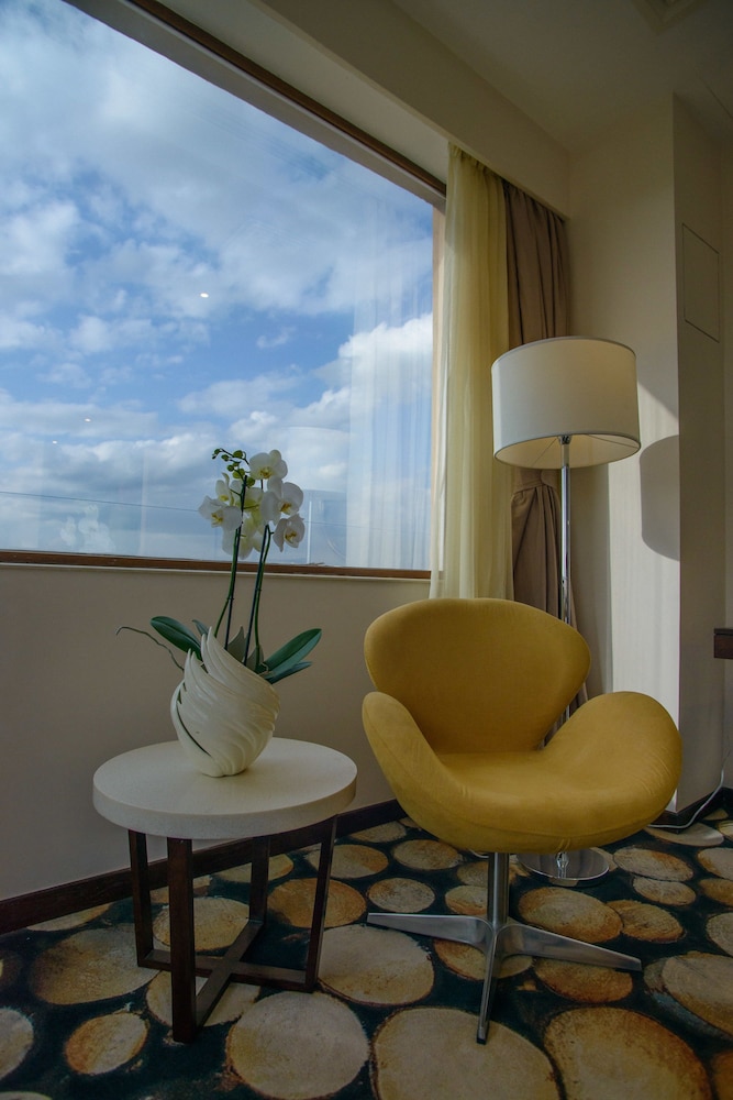 The Concord Hotel And Suites 34/36