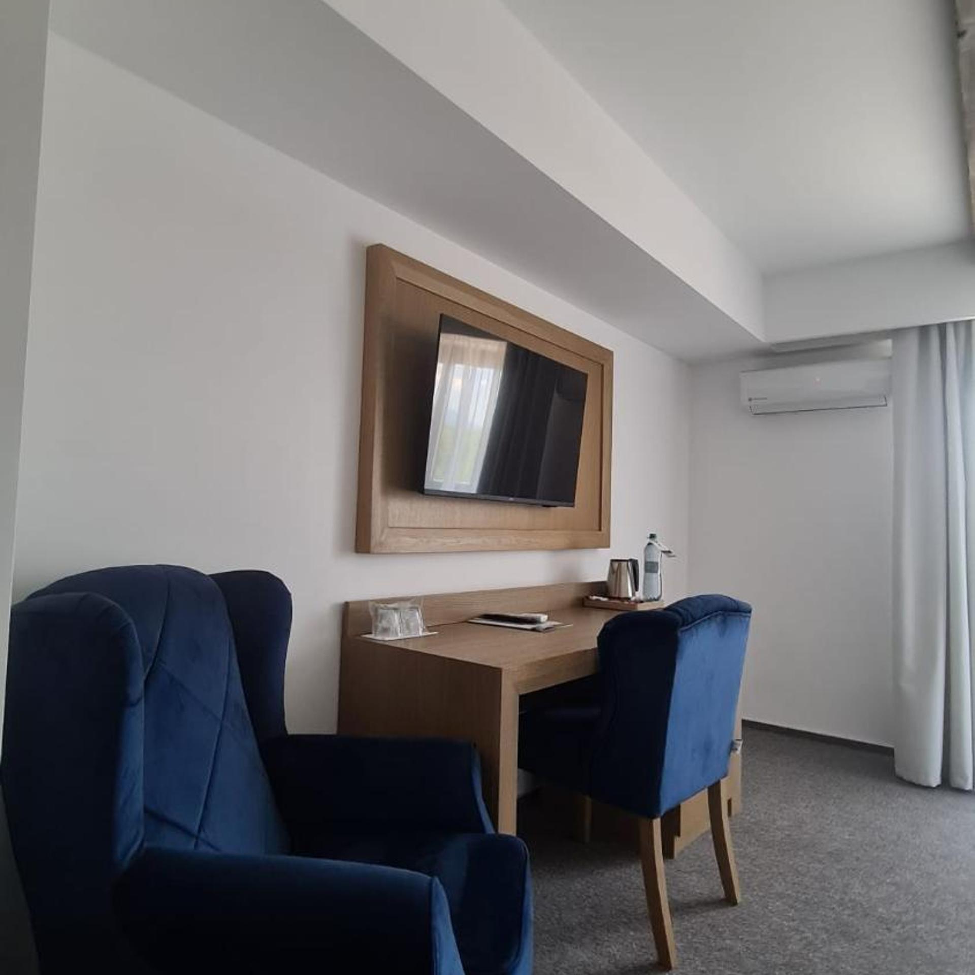 HOTEL WOLF 37/47