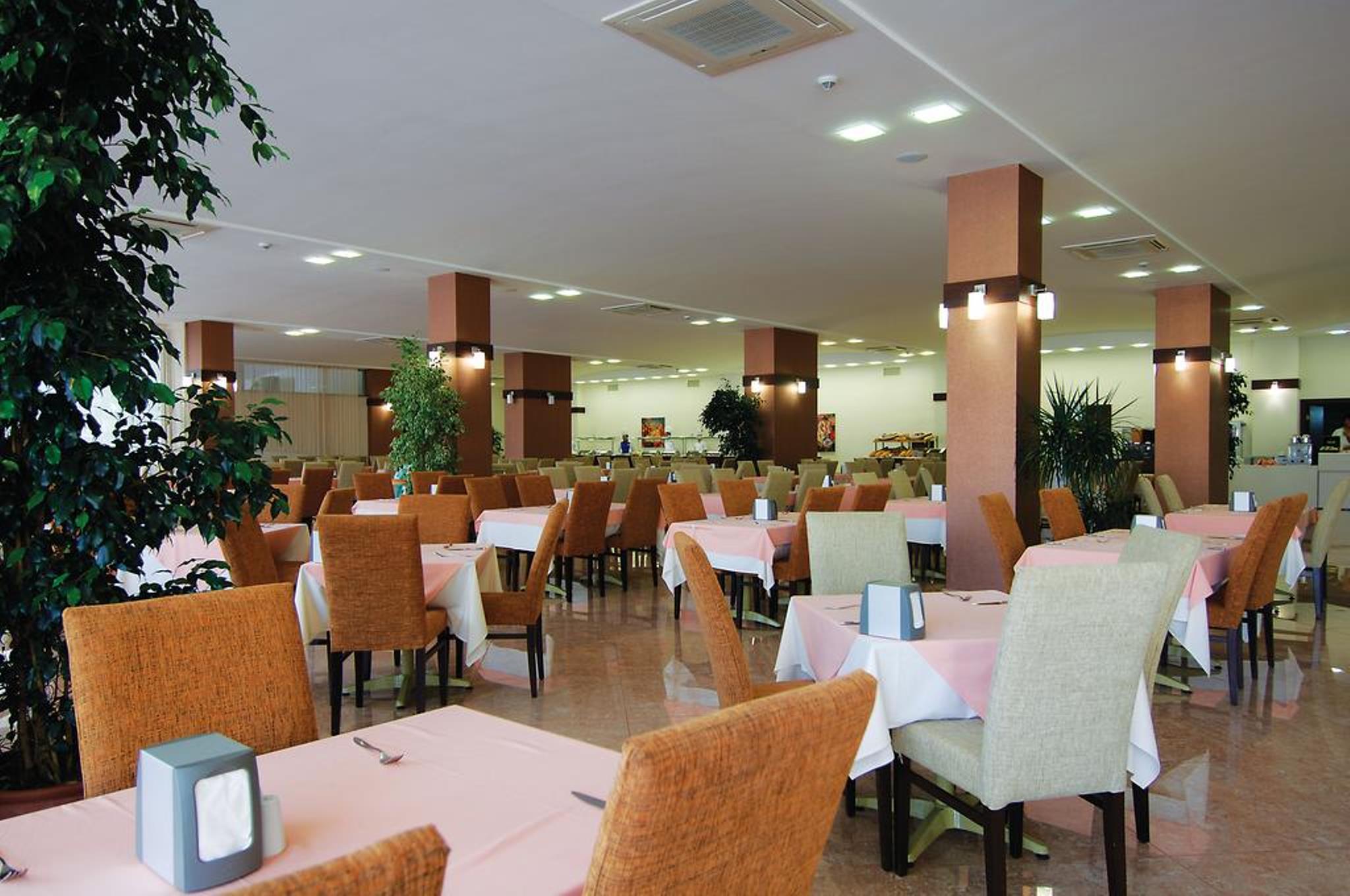 LYCUS BEACH HOTEL 40/57