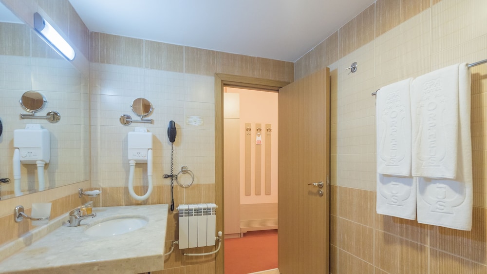 ORPHEUS SPA HOTEL 40/41