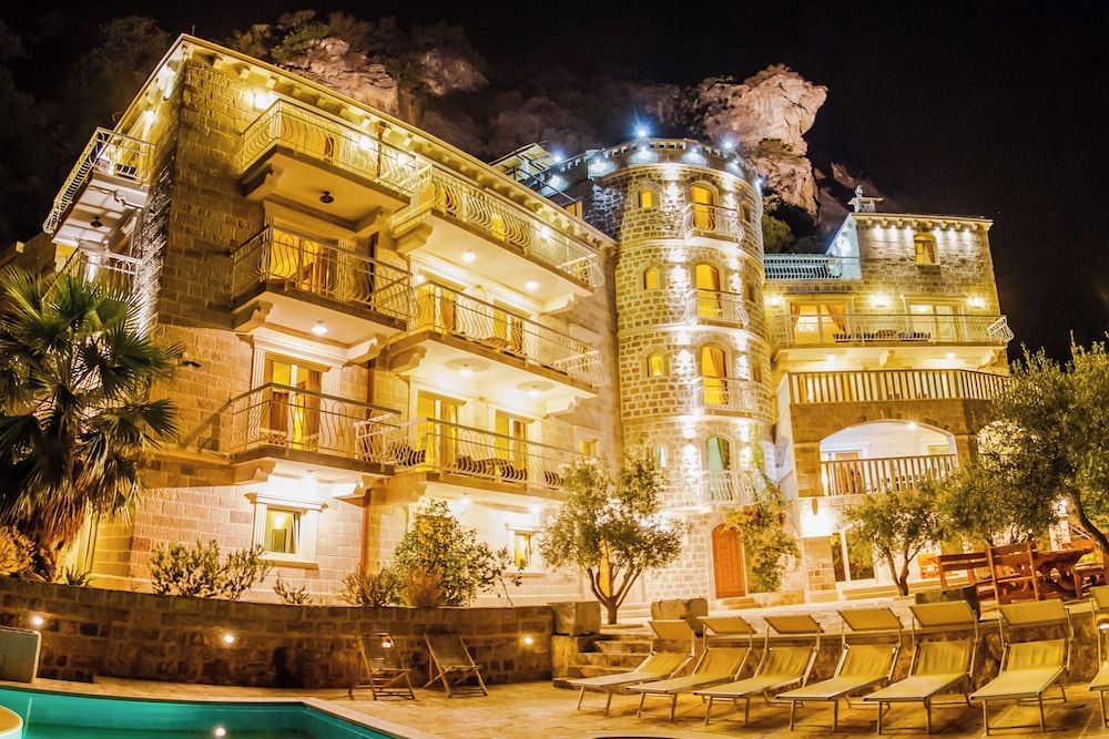 Pietra Mare Apartments 1/50