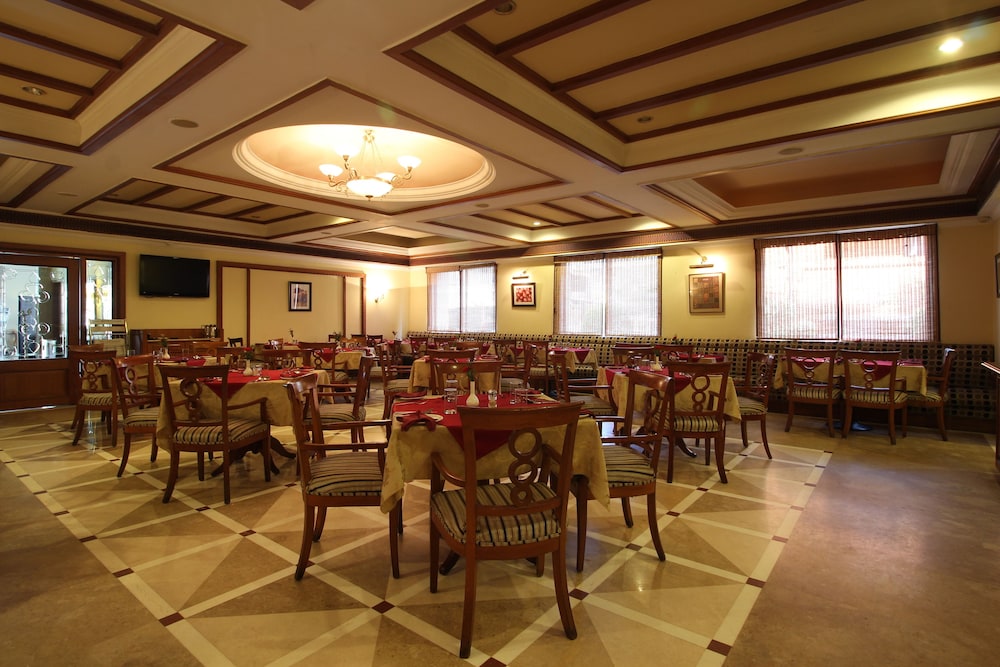 Beverly Hotel 37/45