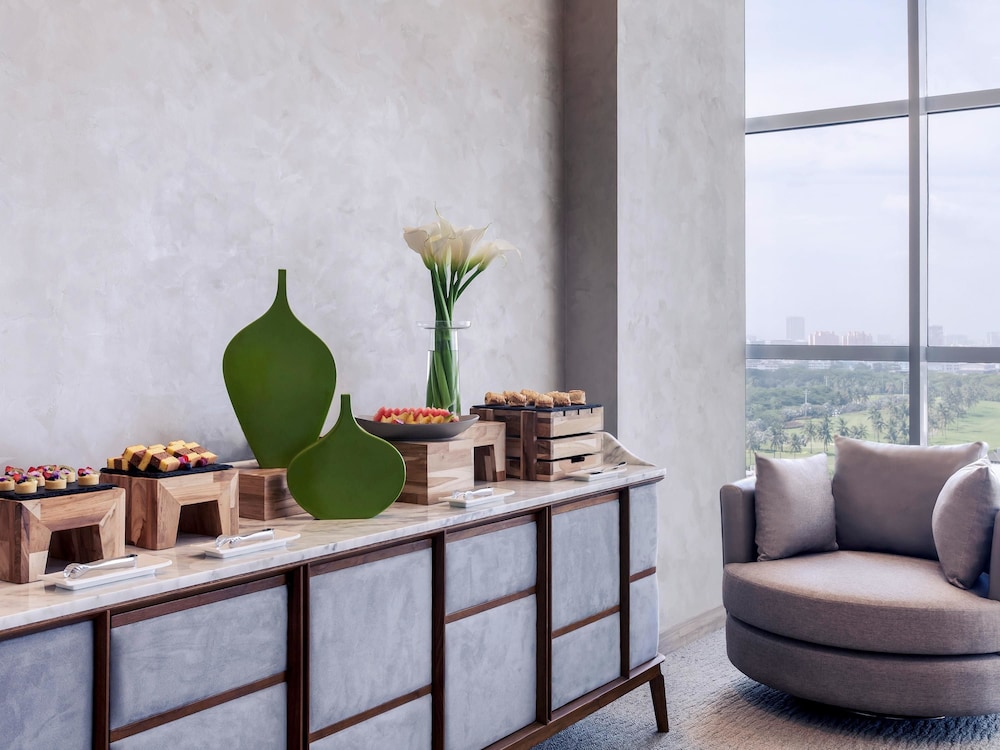 Mercure Jakarta Pantai Indah Kapuk 4/73