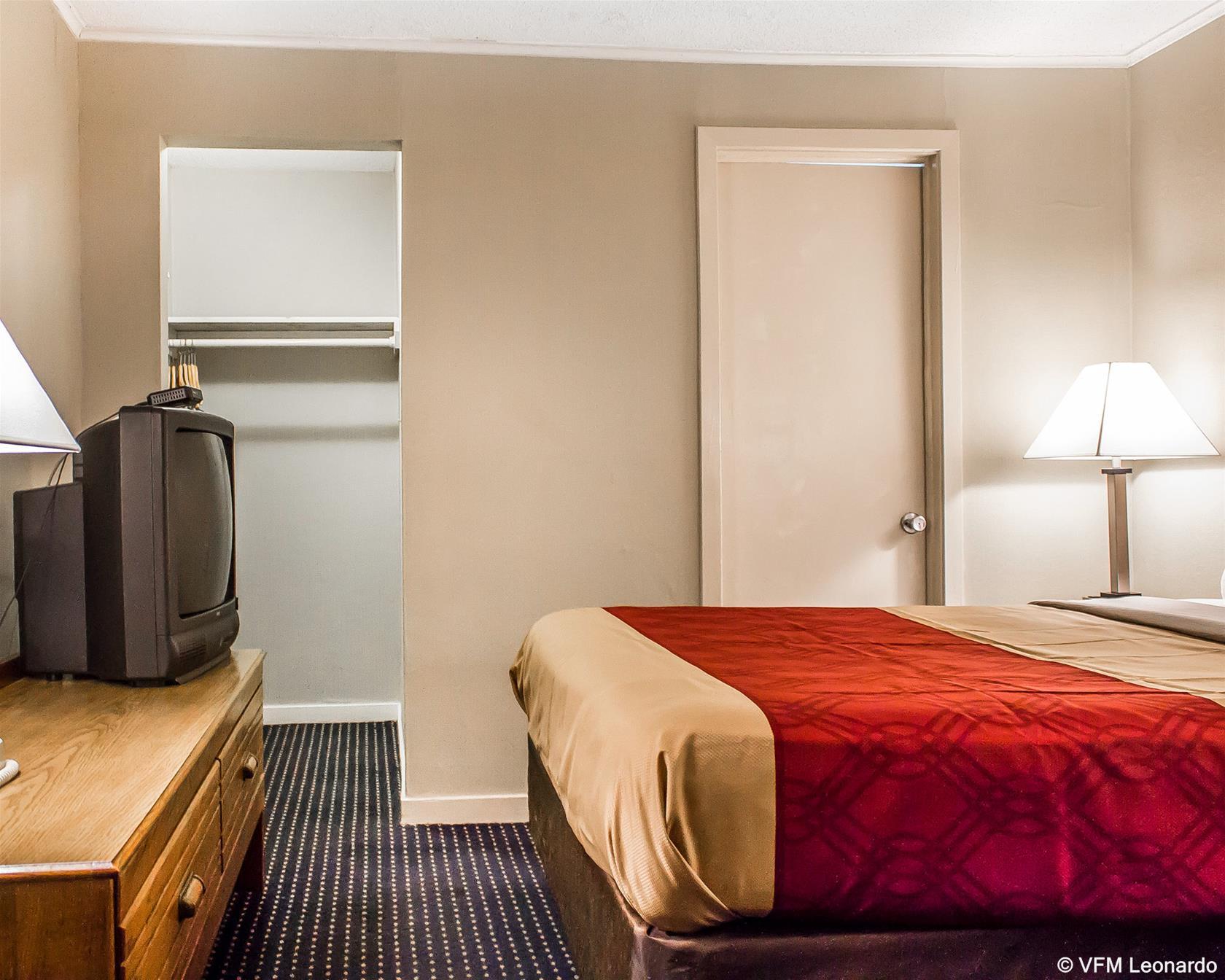 Economy Inn East Hartford CT 36/60