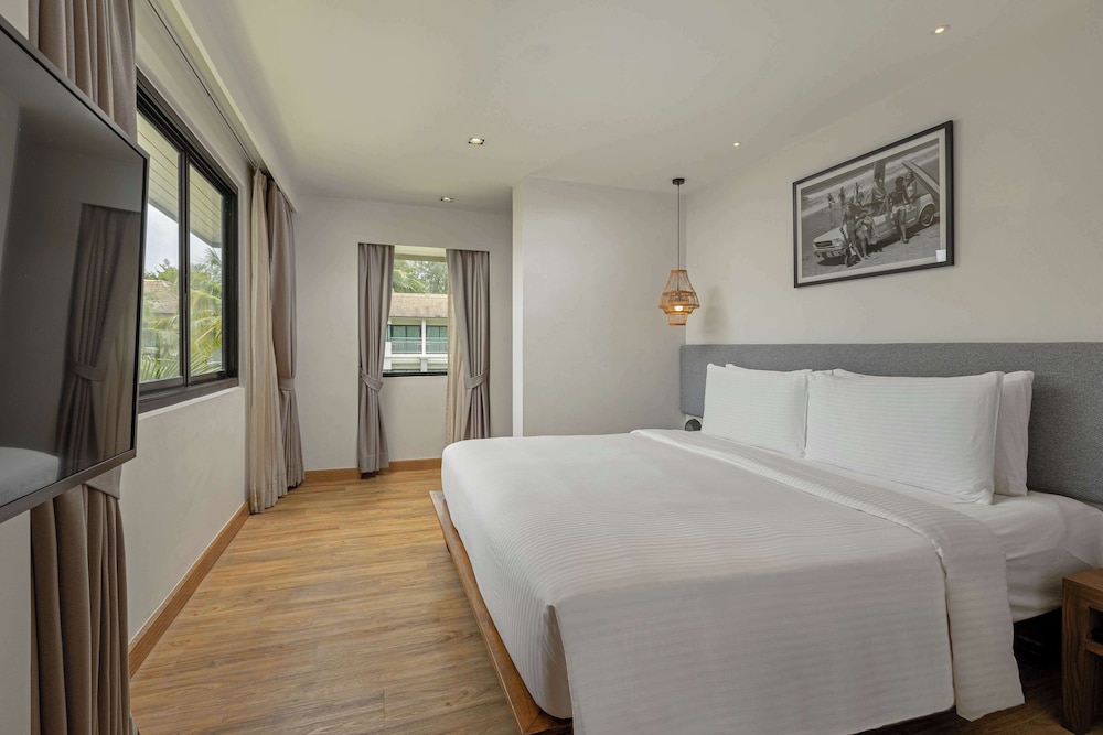 Outrigger Khao Lak Beach Resort 11/50