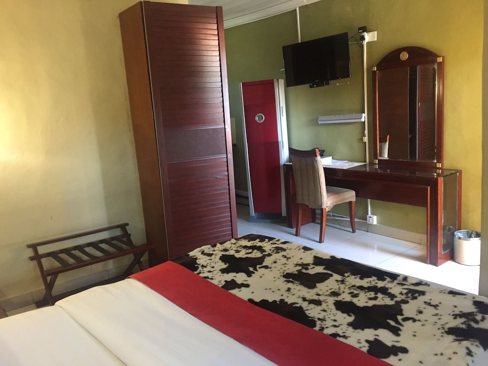 Gumare Executive Lodge 16/47