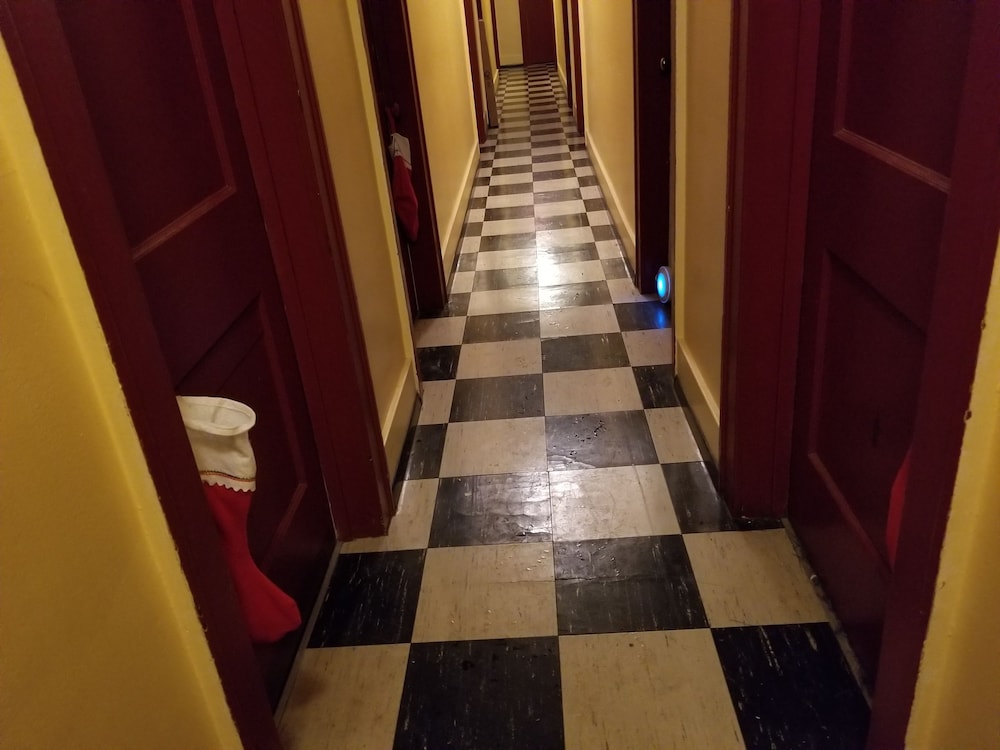 Hamtramck Hostel 19/33