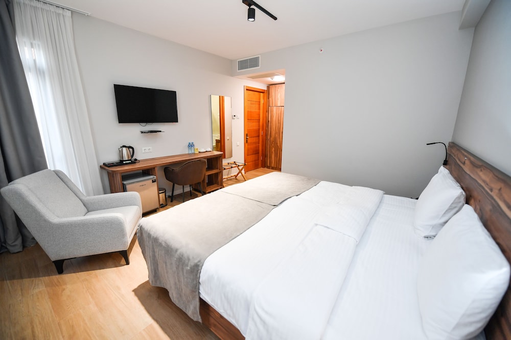 STANDARD, DOUBLE OR TWIN BED