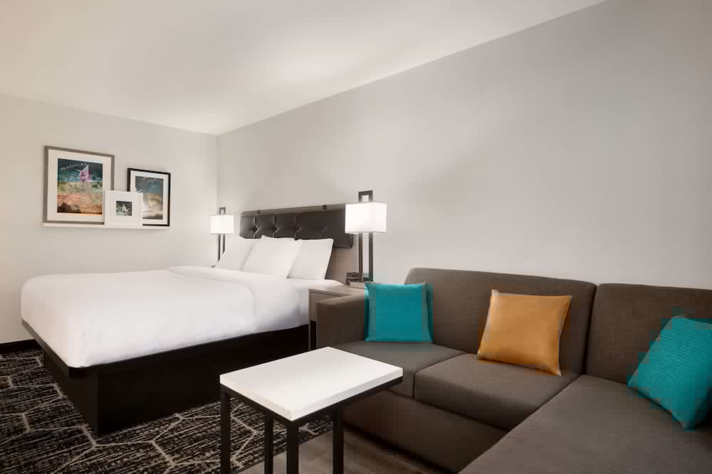 La Quinta Inn & Suites by Wyndham Dothan 24/71
