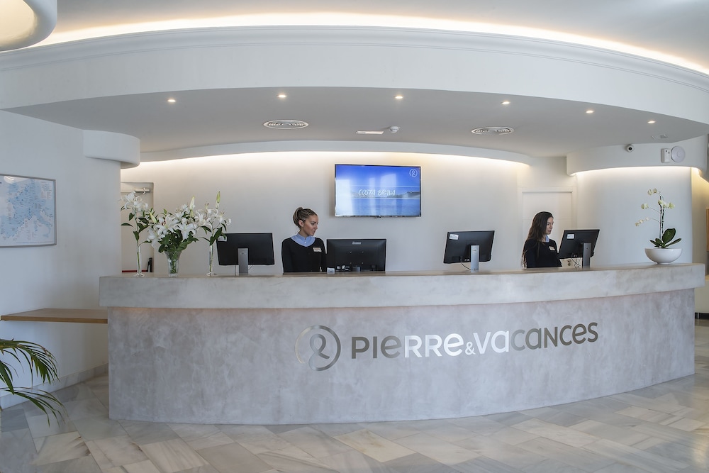 Lobby at Pierre Vacances El Puerto Hotel, FUENGIROLA