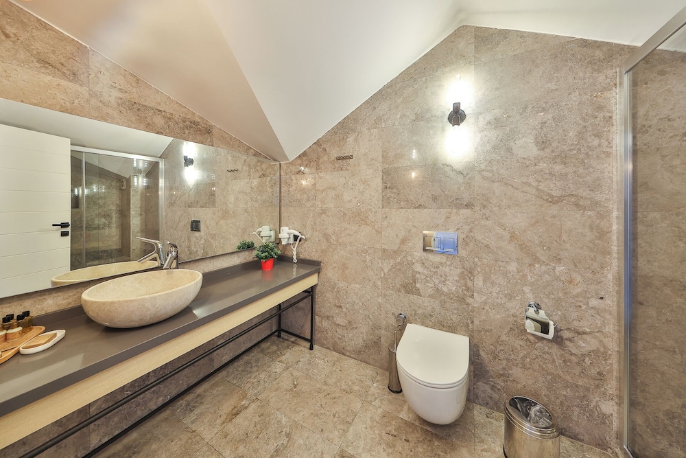 Sole Suites 46/49