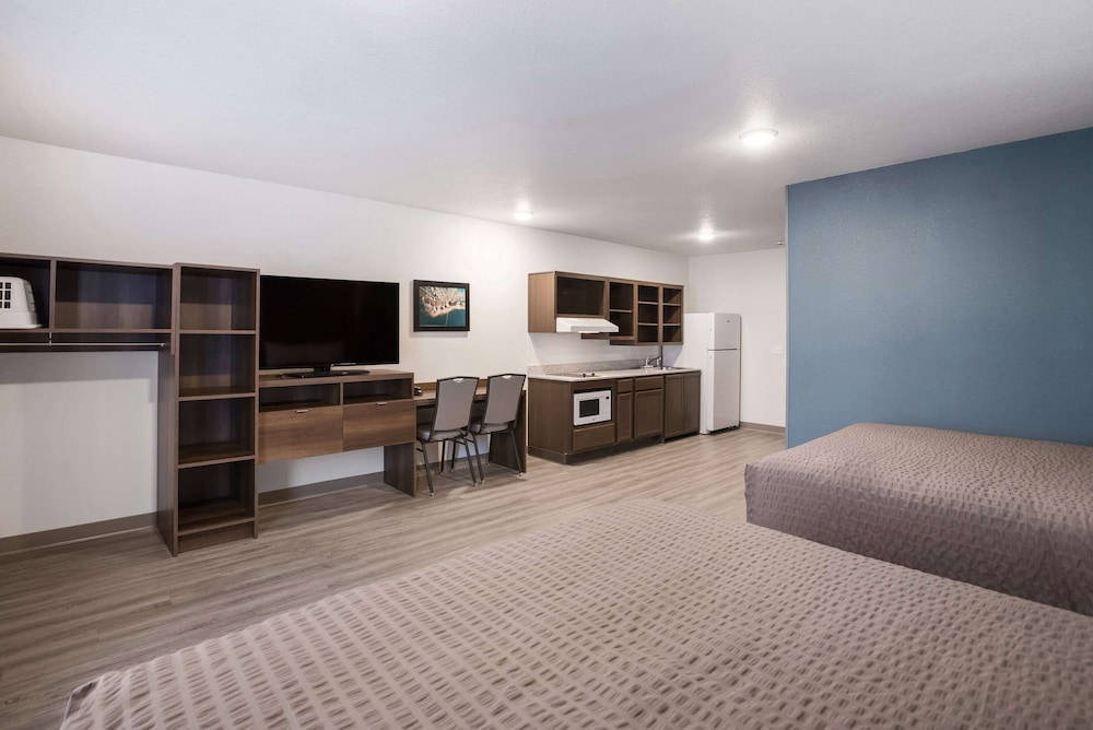WoodSpring Suites Detroit Madison Heights 13/22