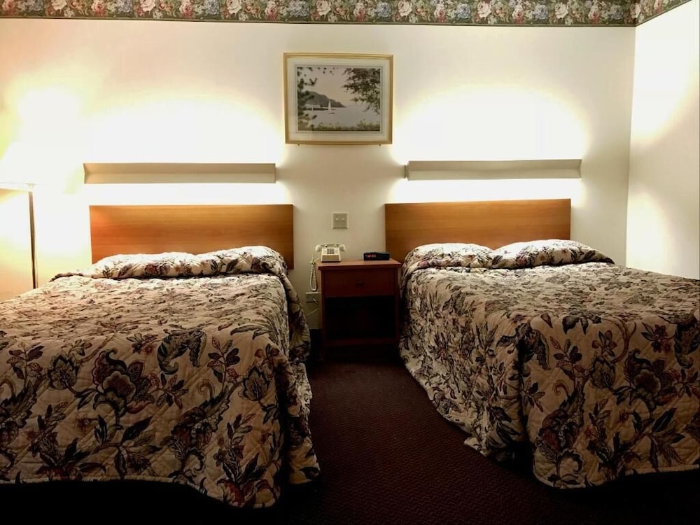 Adirondack Efficiencies Ex Econo Lodge Watertown 25/43