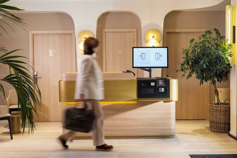 Yuna Porte Maillot - ApartHotel 41/50