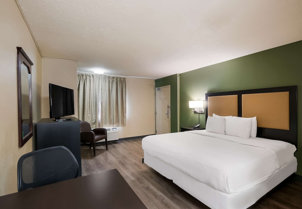 ROOM, KING BED, ACCESSIBLE