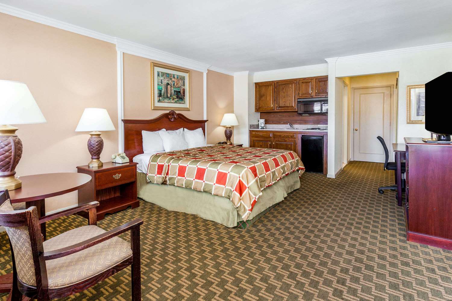 Days Inn & Suites By Wyndham Roseville/Detroit Area 3/15