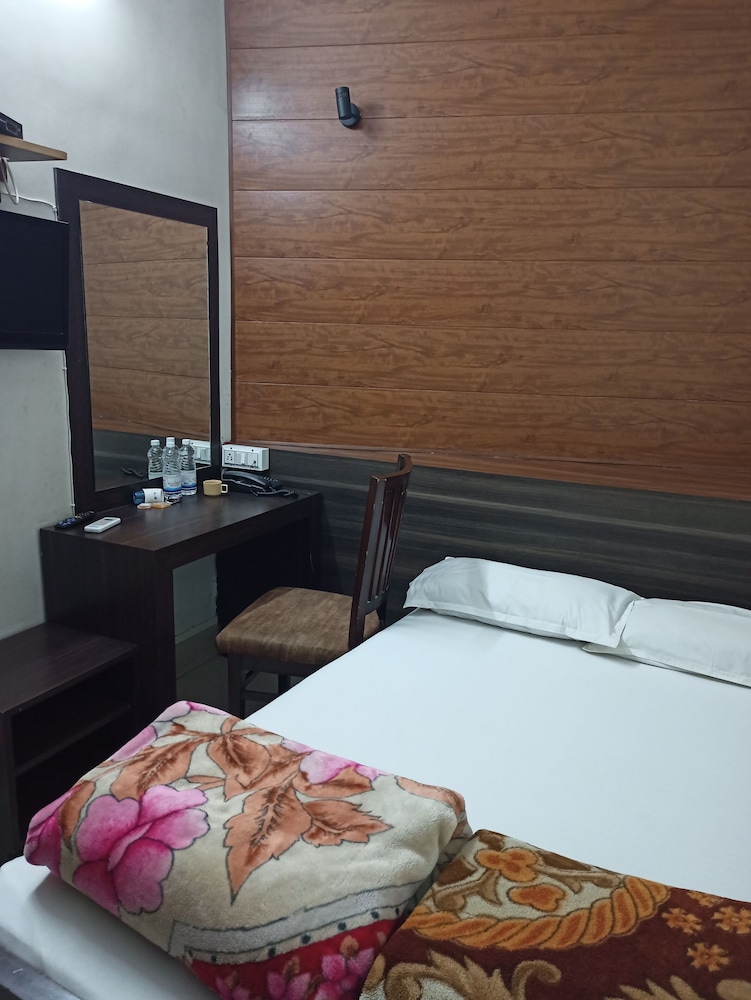 Alka, Basic, Double Bed