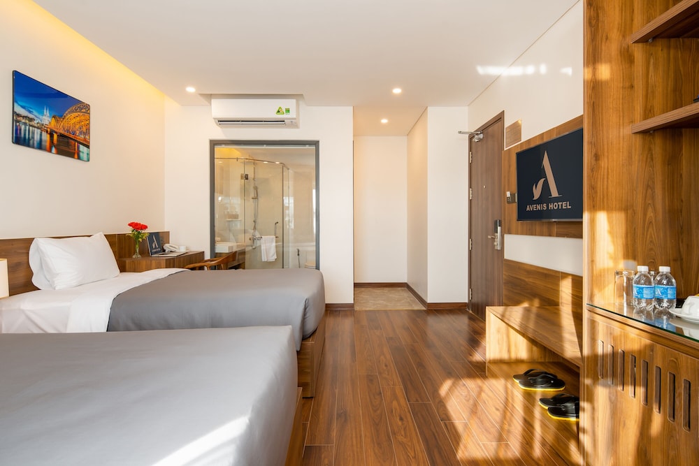 DELUXE, SUITE, TWIN BEDS, PARTIAL OCEAN VIEW