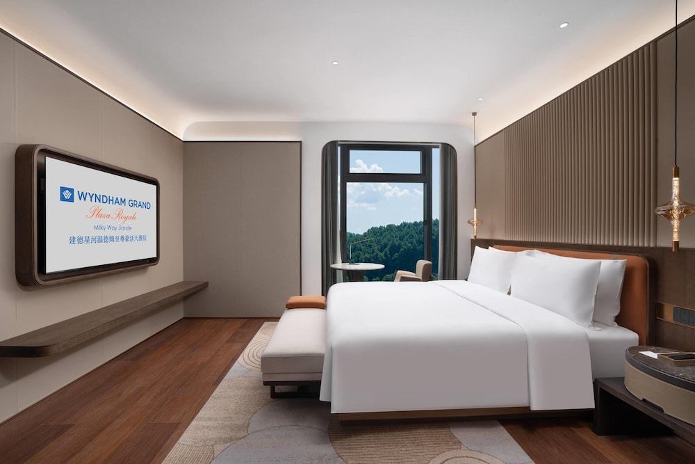 Supreme, King Bed, River View