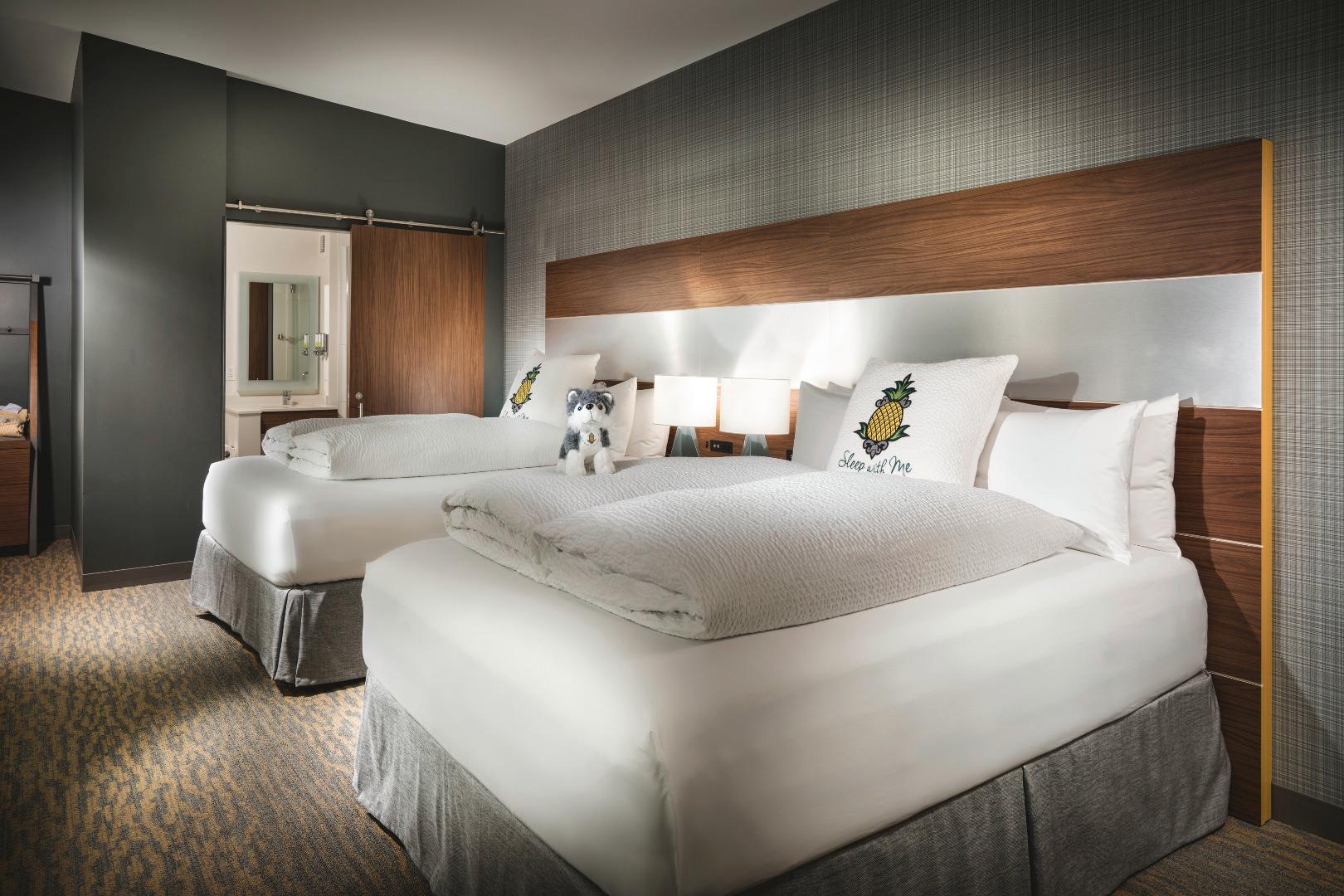 Z, Suite, 2 Queen Beds