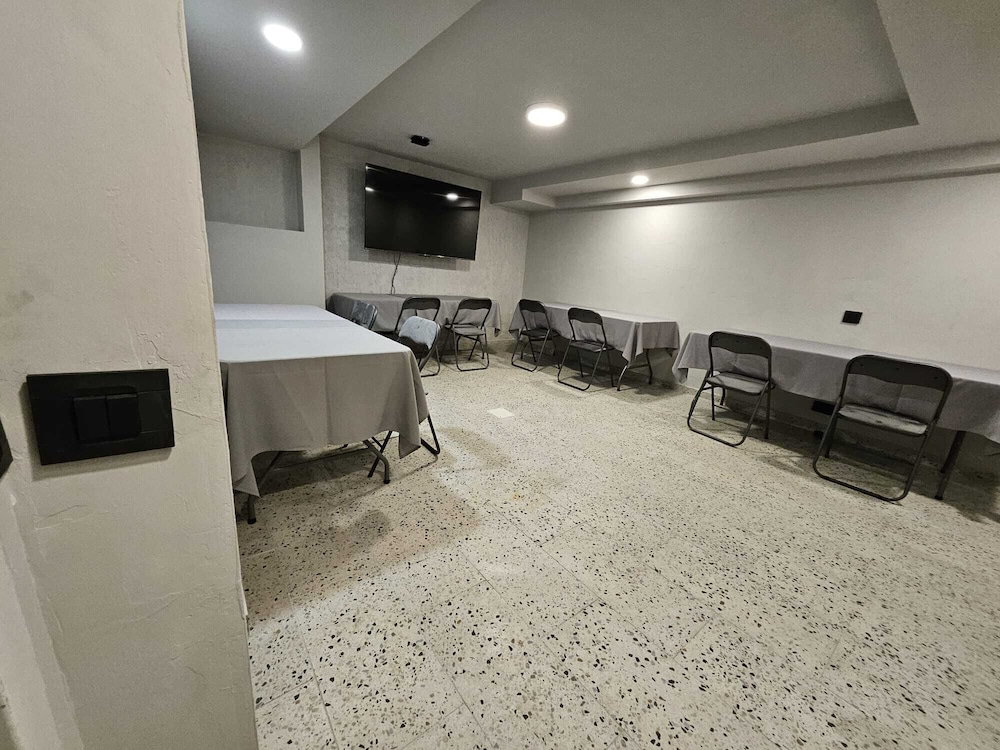 Hotel Amfiteatar 50/63