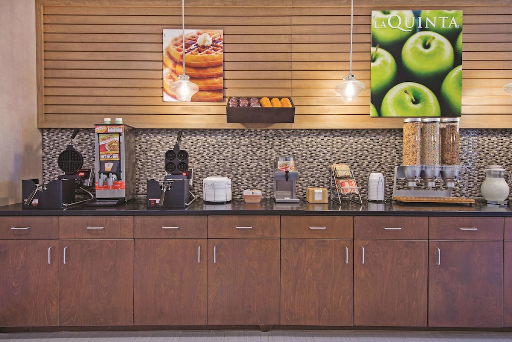 La Quinta Inn & Suites by Wyndham Morgantown 44/60
