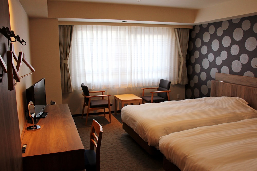 ROOM, TWIN BEDS
