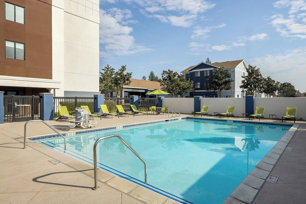 Springhill Suites Fresno 28/46