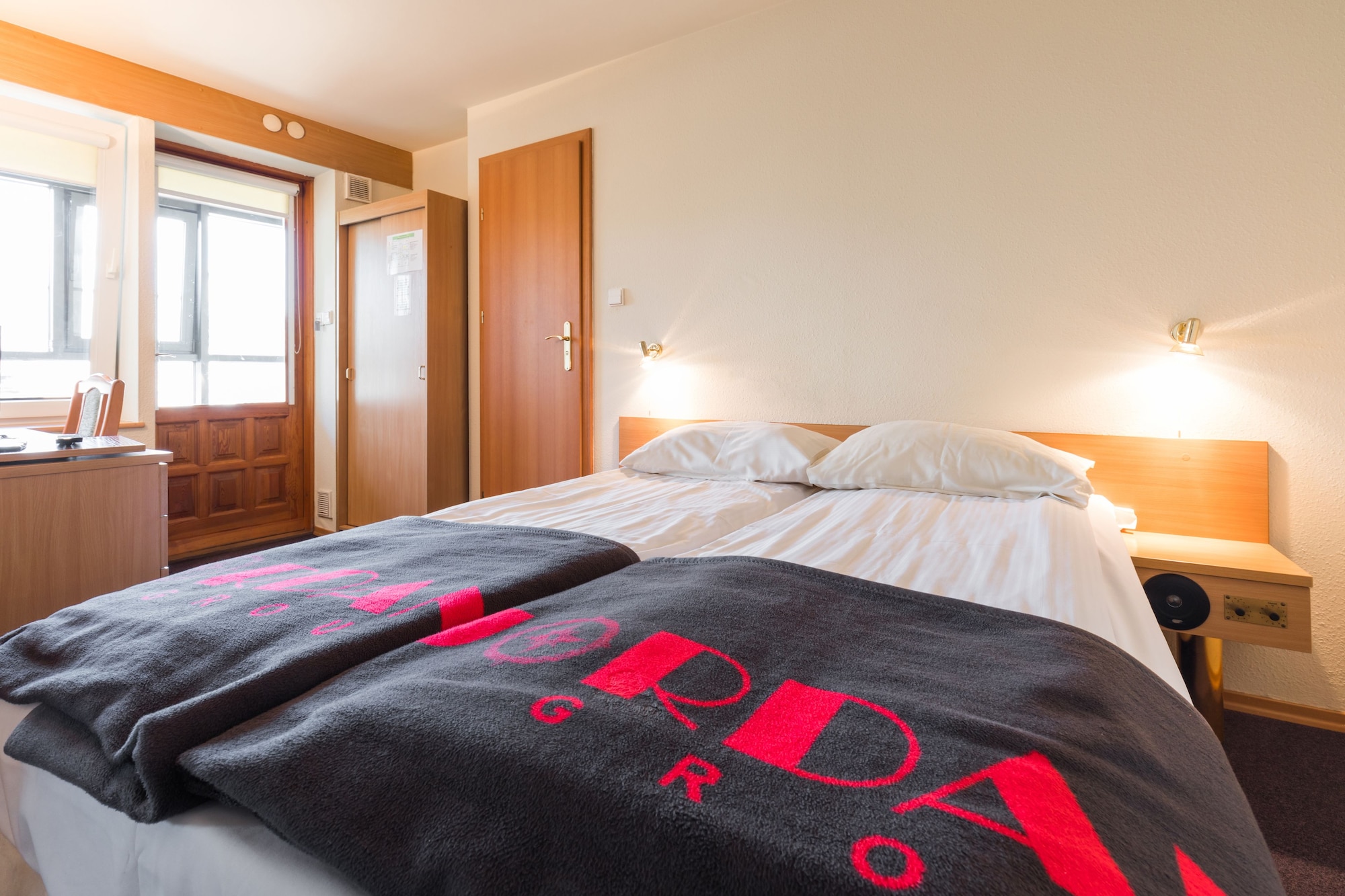 Double Room Economy