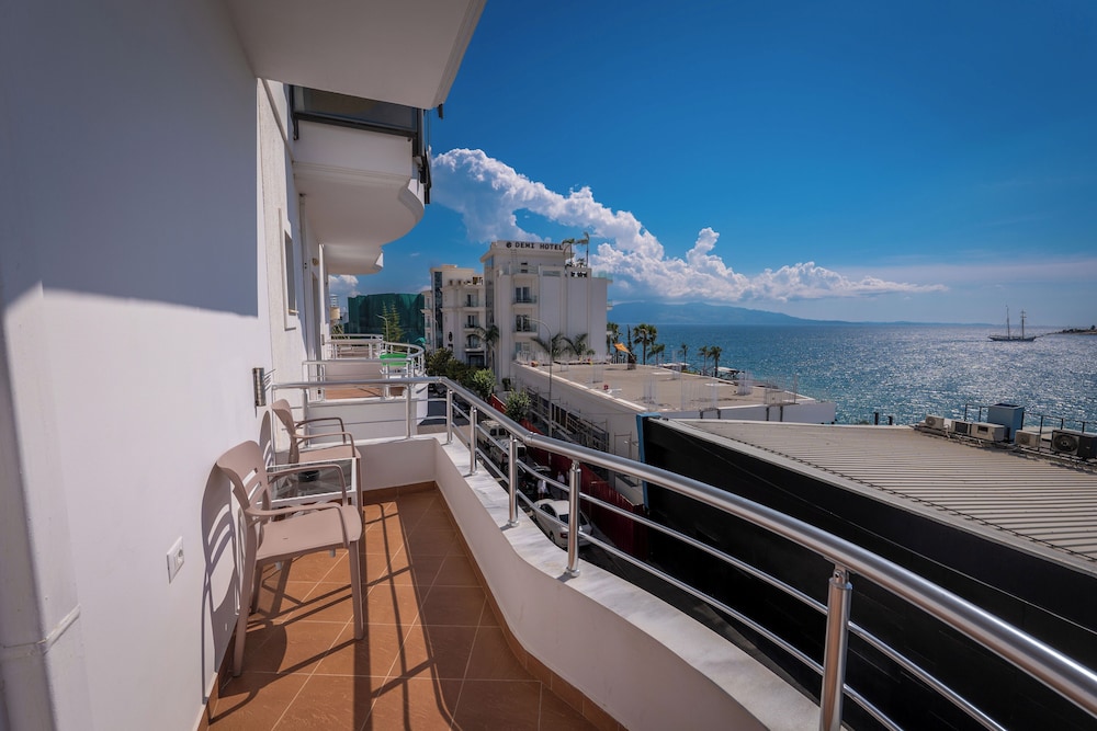 Hotel Strora 4/50