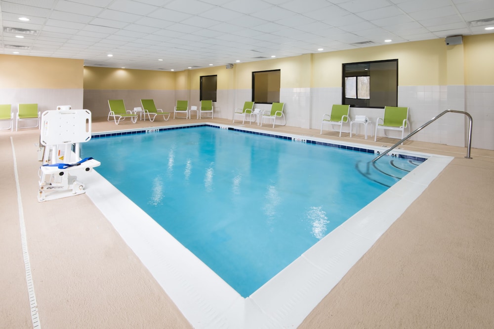 Holiday Inn Express Hotel Suites Ashland 3/56